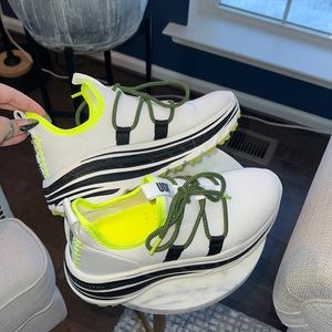 Ugg Lace Runner-NWB!